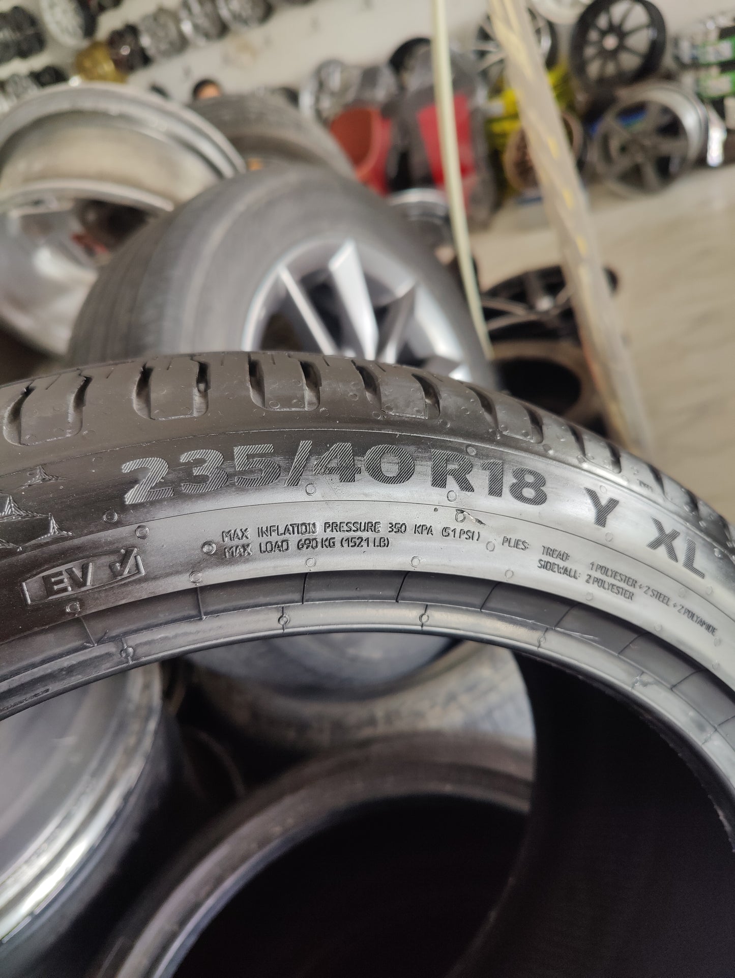 235/40/18 continental used Tyres available almost new condition