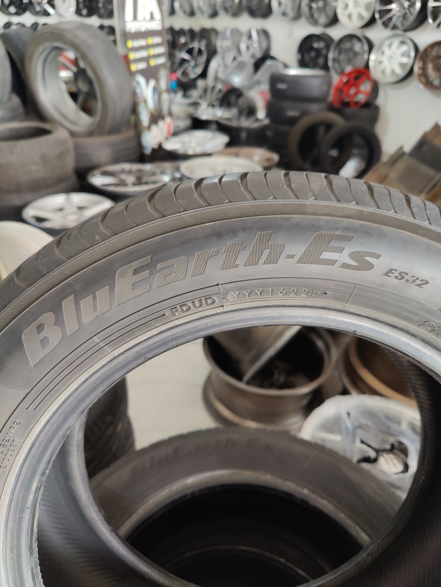 215/55/16 Yokohama blue earth es32 used tyres set available