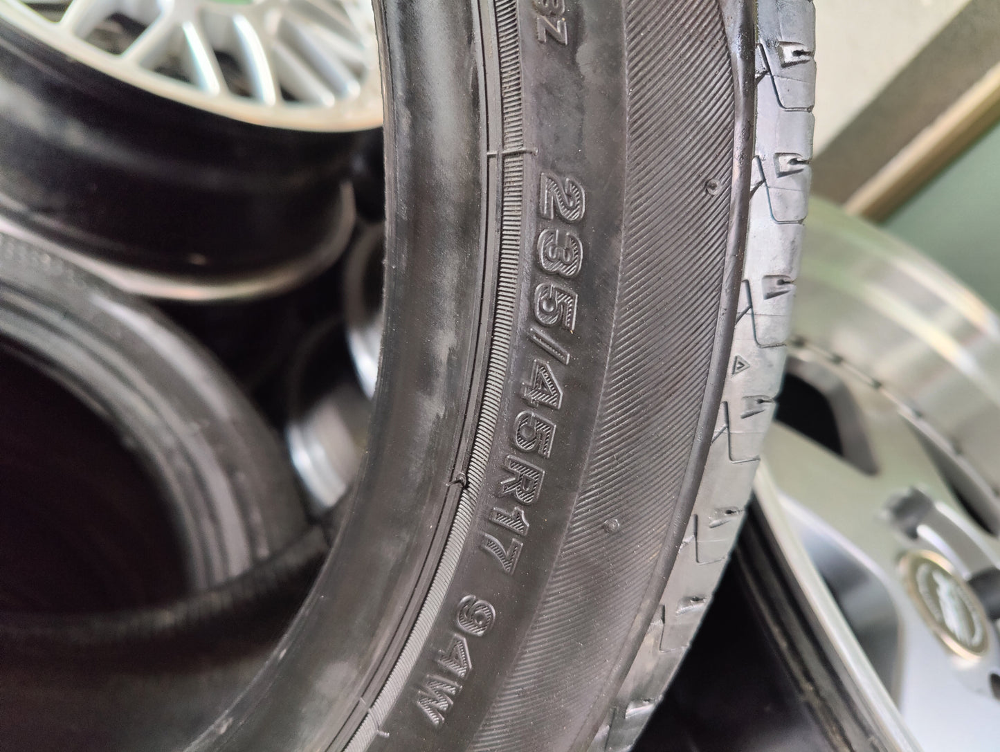 Bridgestone Regno 235/45/17 - Kabli