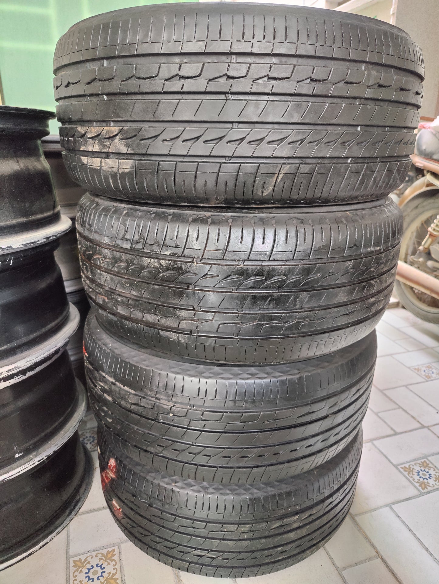 Bridgestone Regno 235/45/17 - Kabli