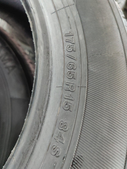 Yokohama Es-32 175/65/15 - Kabli