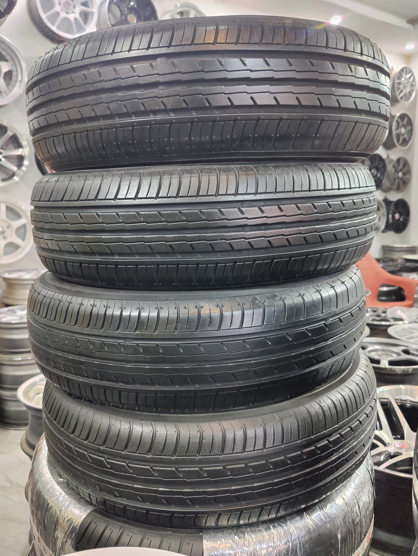 Yokohama Es-32 175/65/15 - Kabli