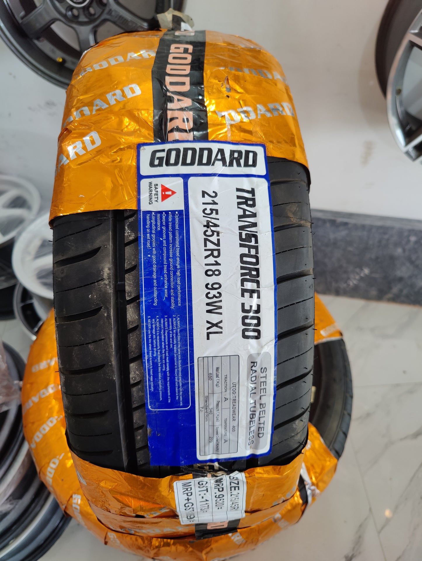 Goodard Transforce 300 215/45/18 - New