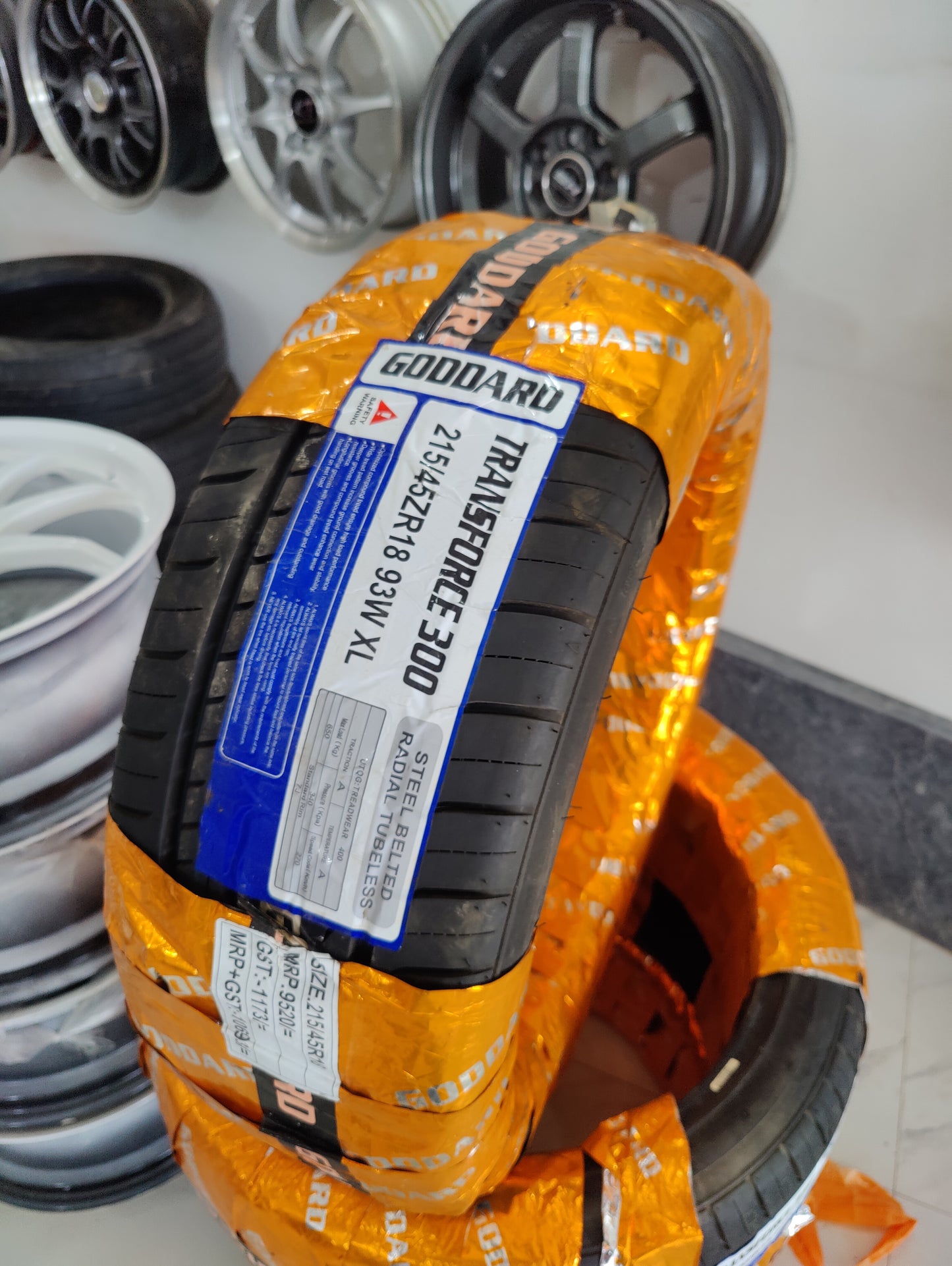 Goodard Transforce 300 215/45/18 - New