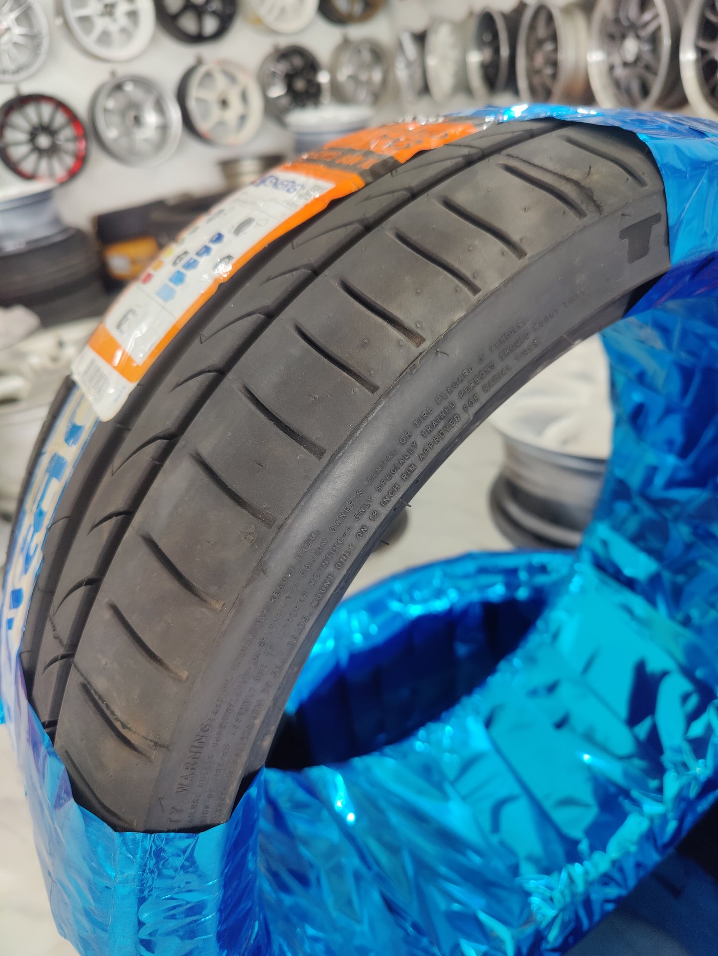 Tracmax 215/35/18 - New