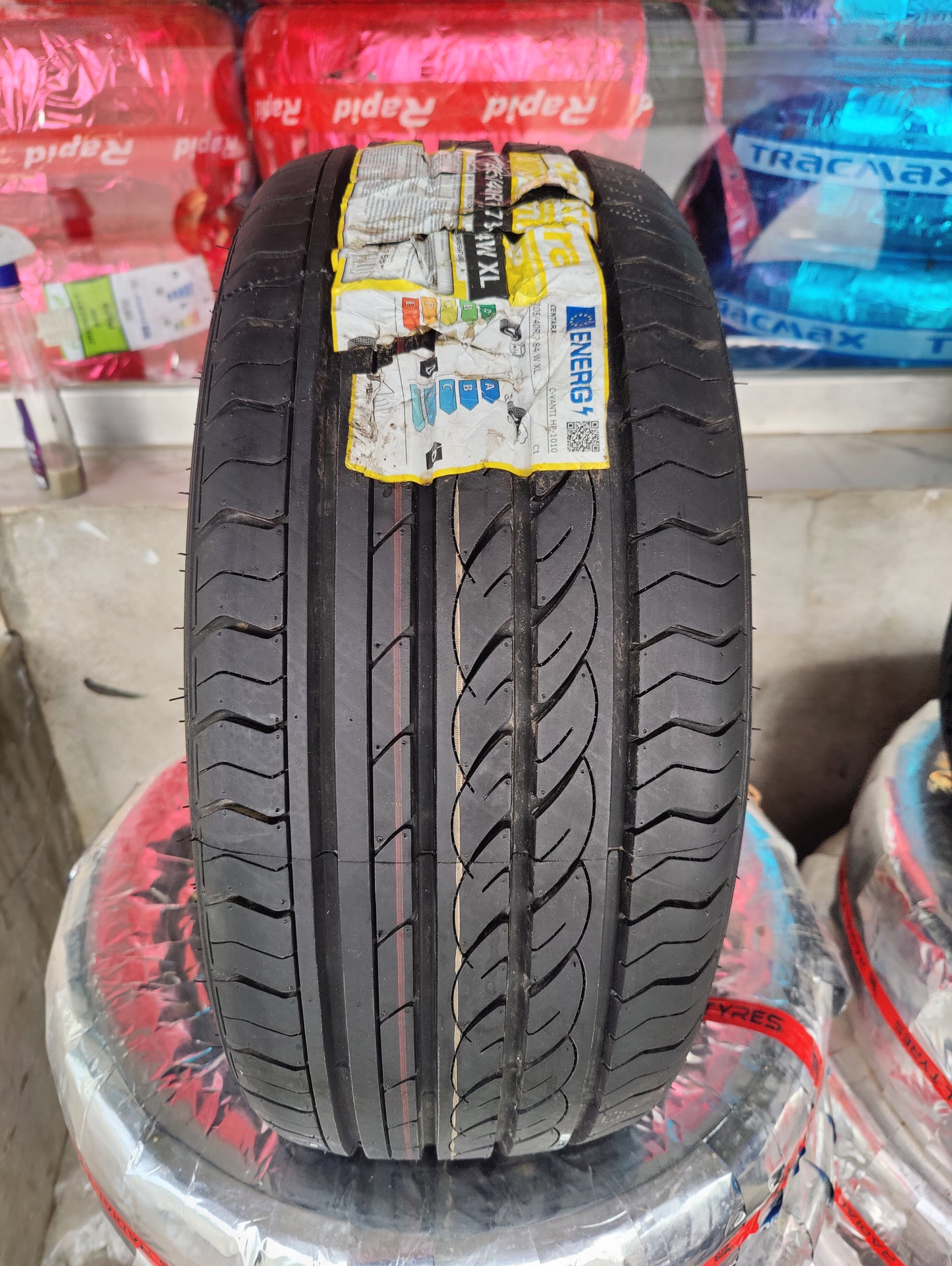 Centara 205/40/17 - New