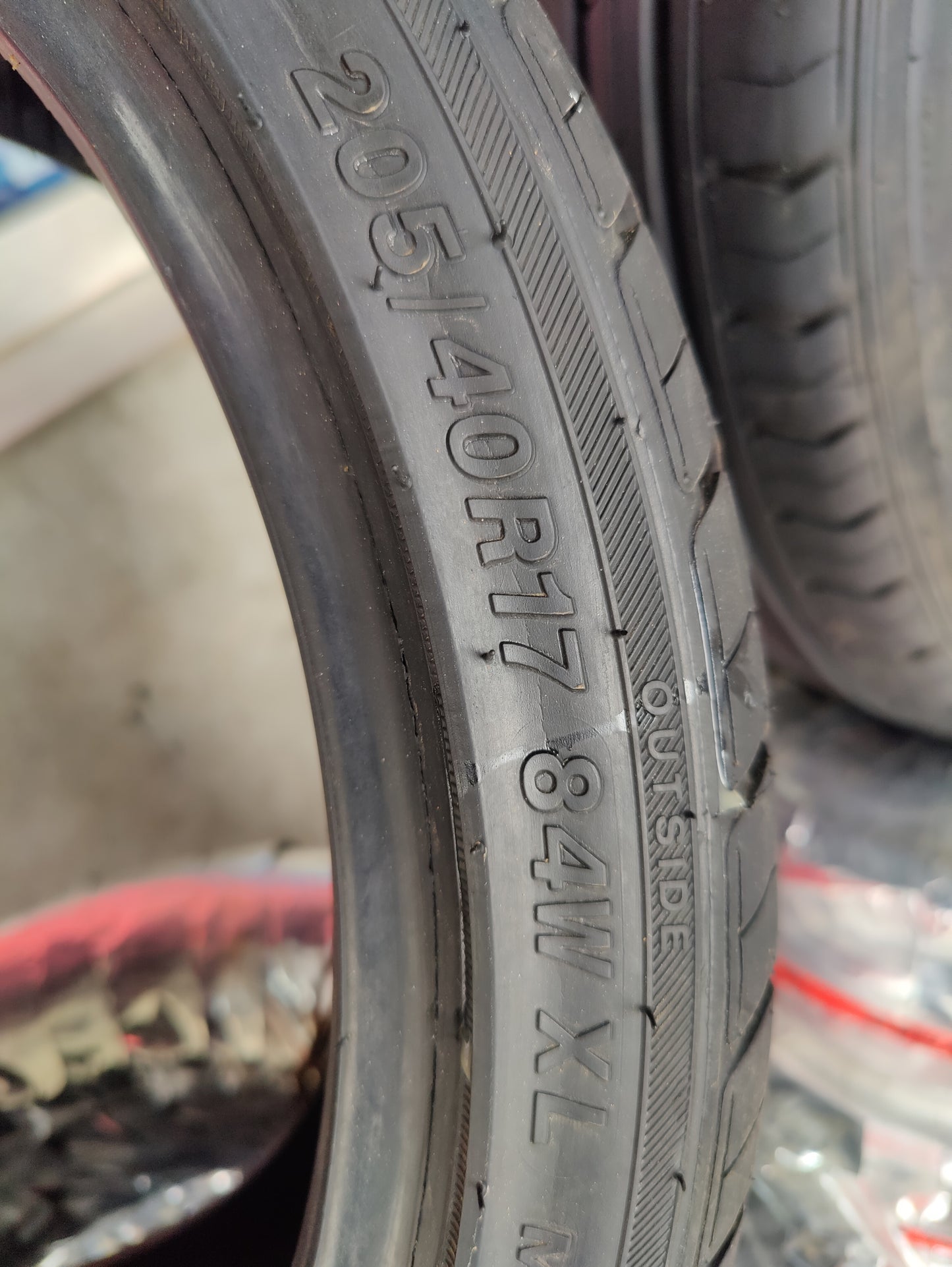 Centara 205/40/17 - New