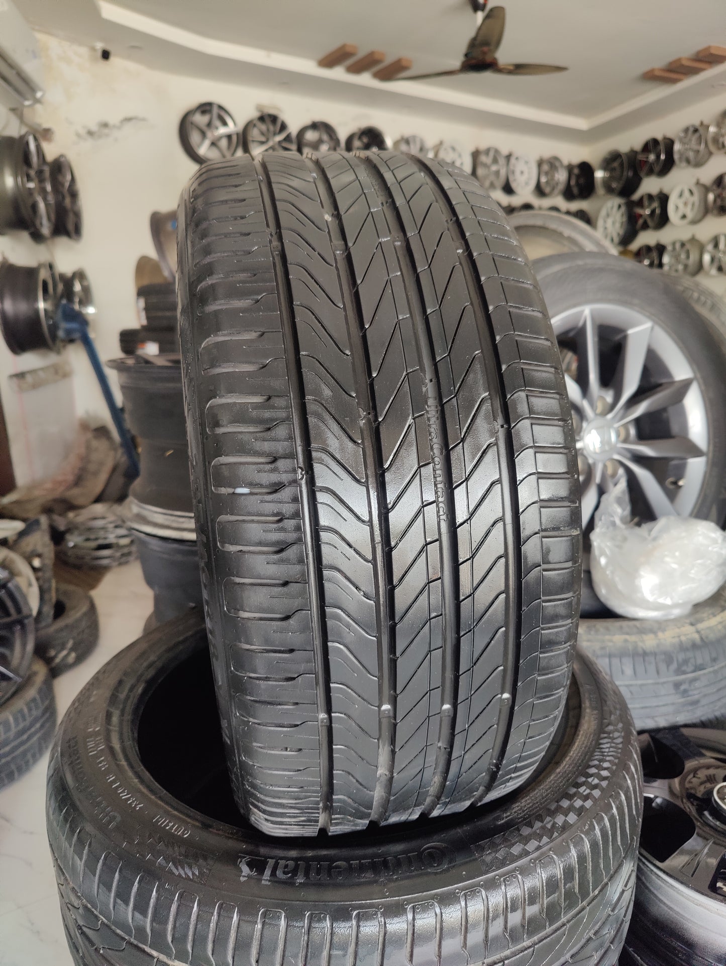 235/40/18 continental used Tyres available almost new condition