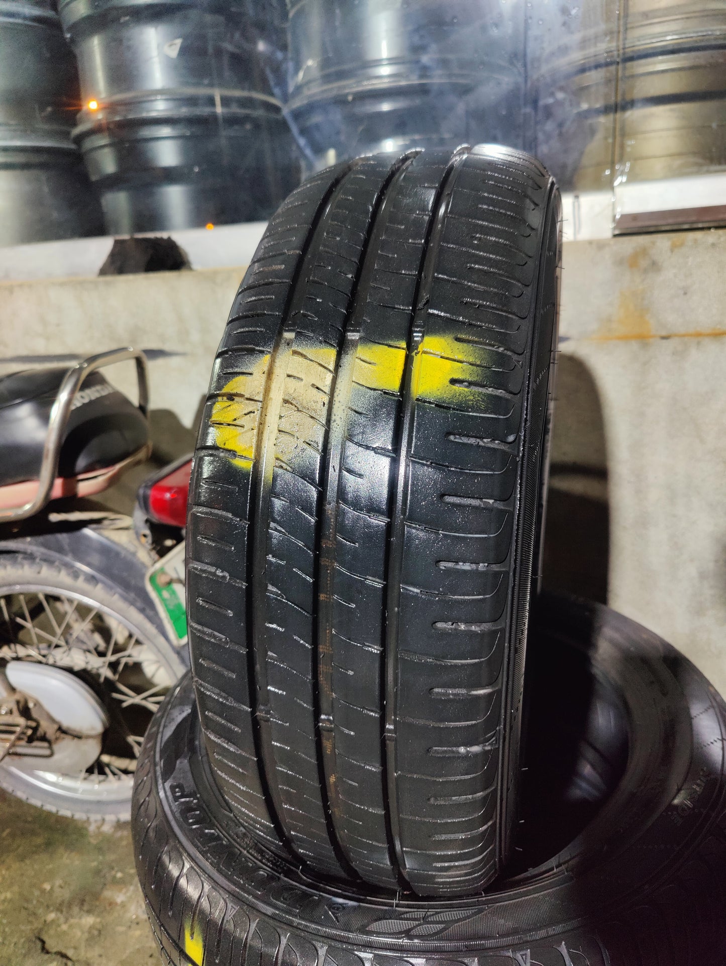 195/55/16 Qabli Dunlop tyres set available
