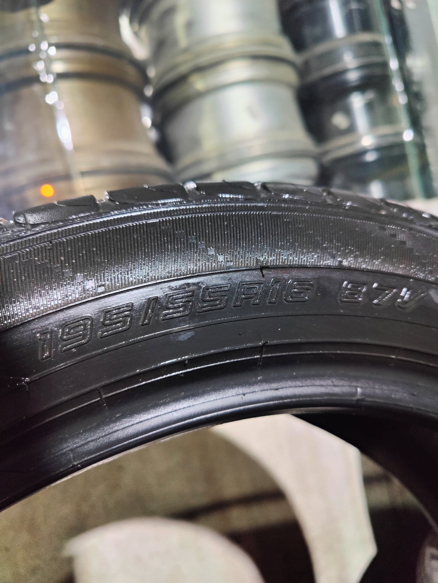 195/55/16 Qabli Dunlop tyres set available