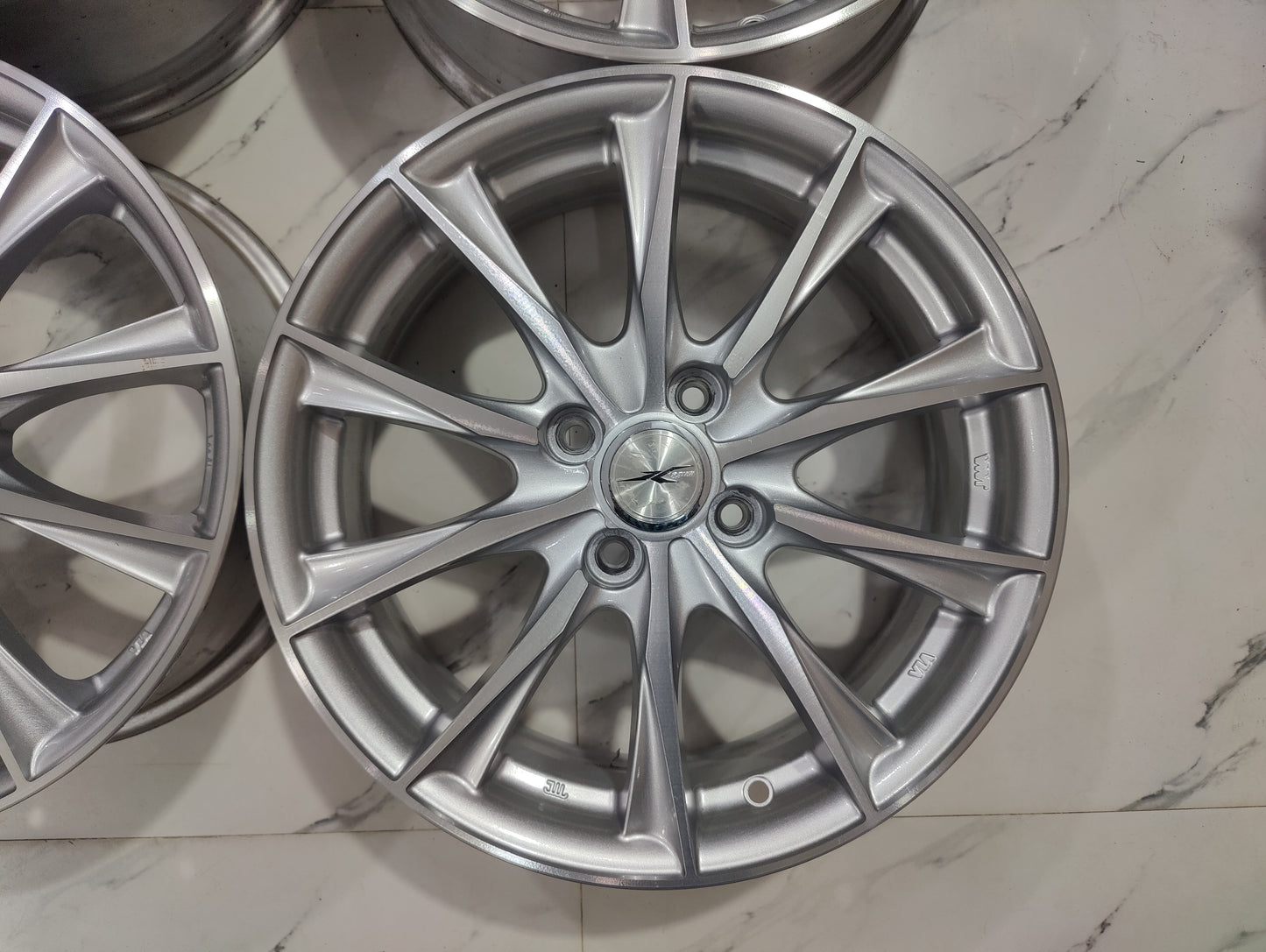 Exeeder E06 Wheels