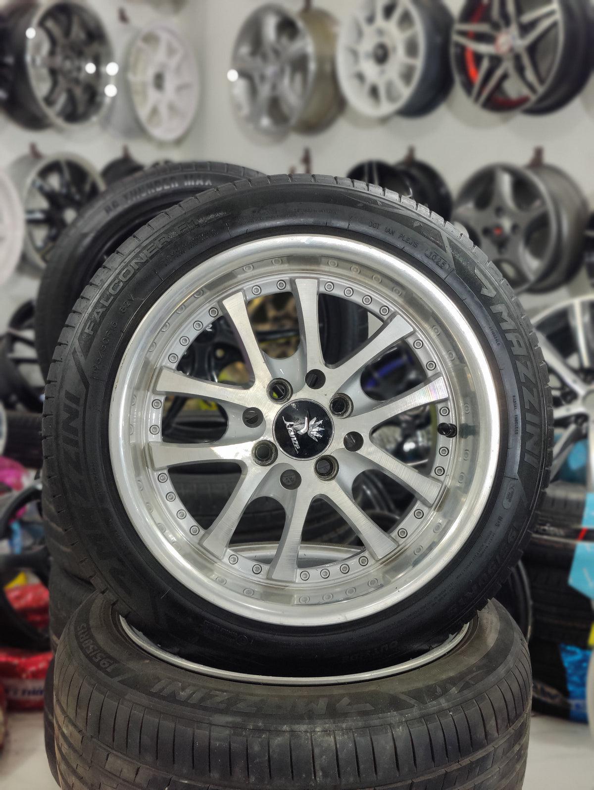 Karanze wheels &tyres almost new condition