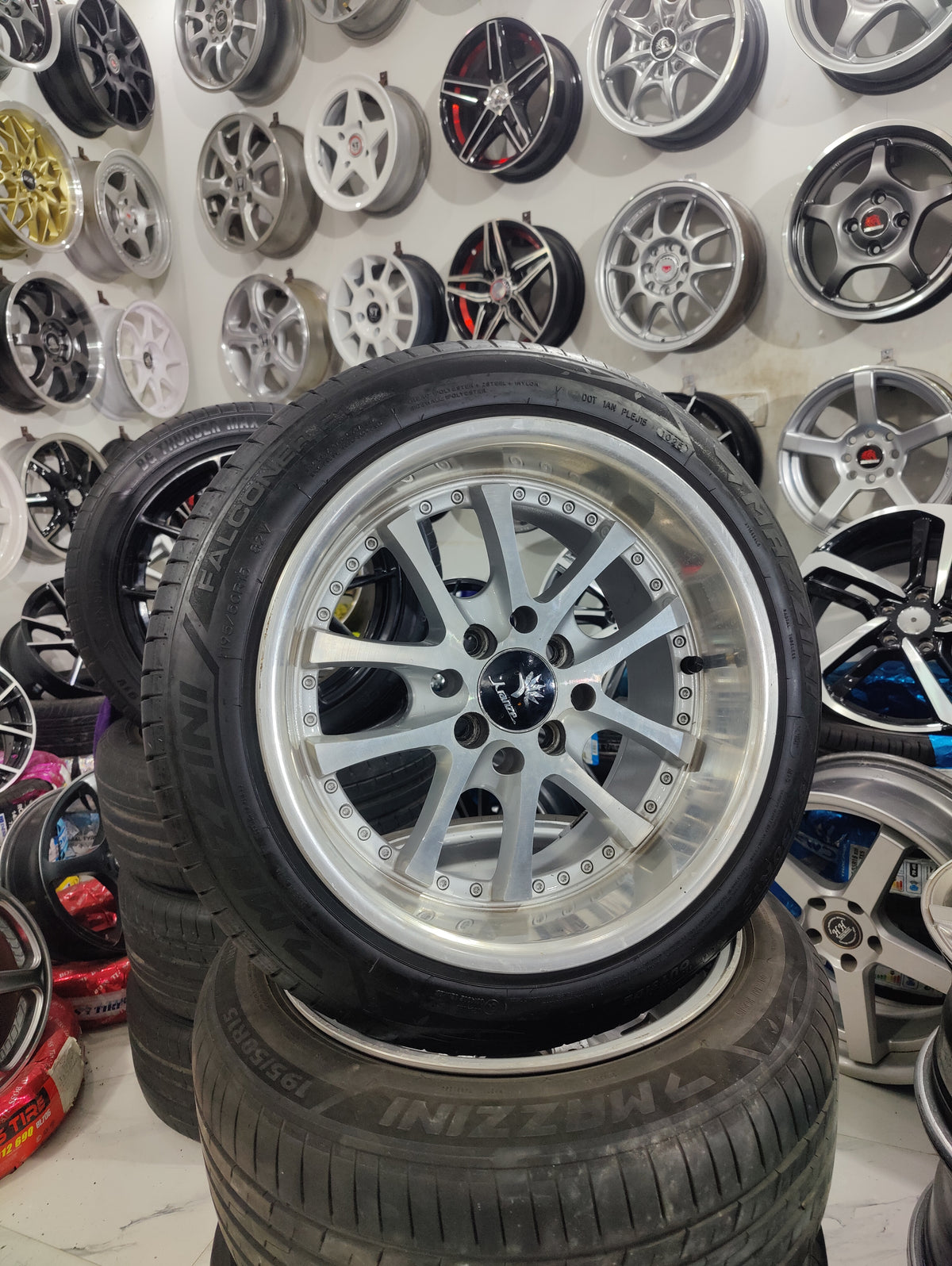 Karanze wheels &tyres almost new condition